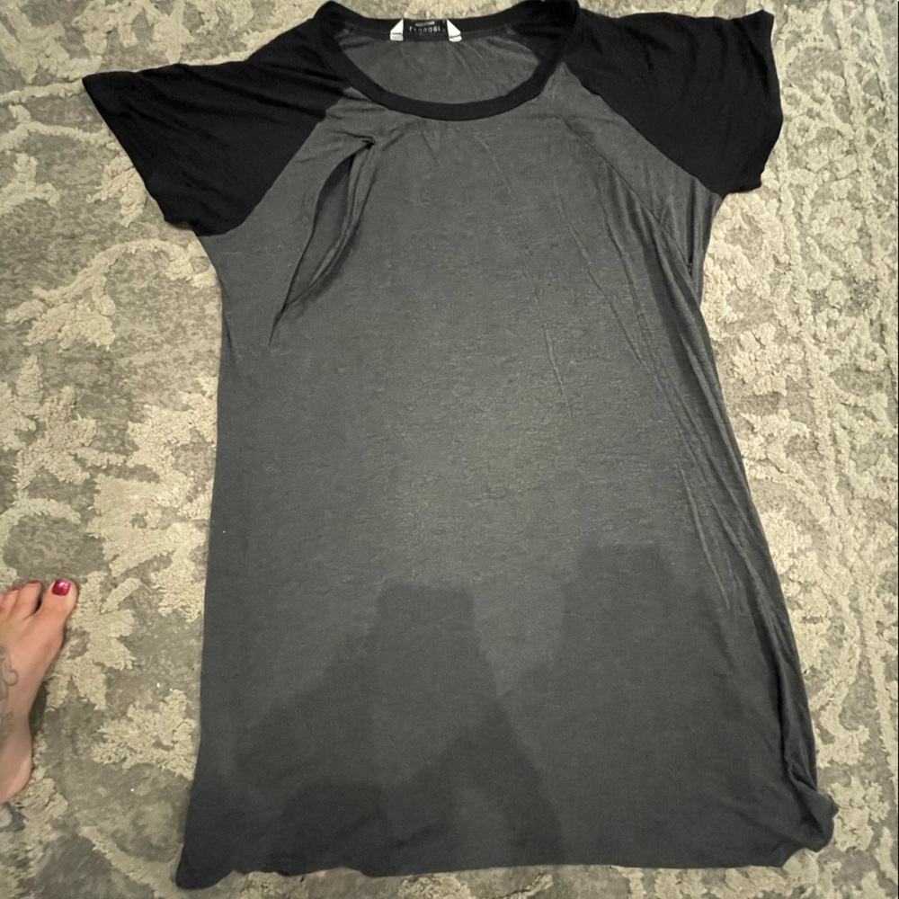 maternity dress that has two zippers for breast-feeding never worn very soft